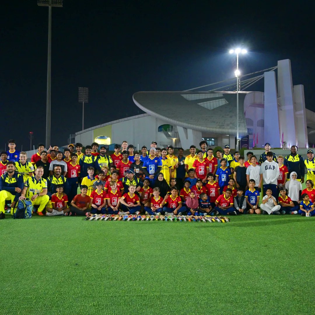 CricketZayed's tweet photo. An evening with Team Abu Dhabi ๐
Selfies, awards, autographs and cricket. Thank you for everything, @TeamADCricket ๐
#Wearezayed #AbuDhabiSportsHub #EveryDayIsGameDay #InAbuDhabi https://t.co/uKMI15gq1P