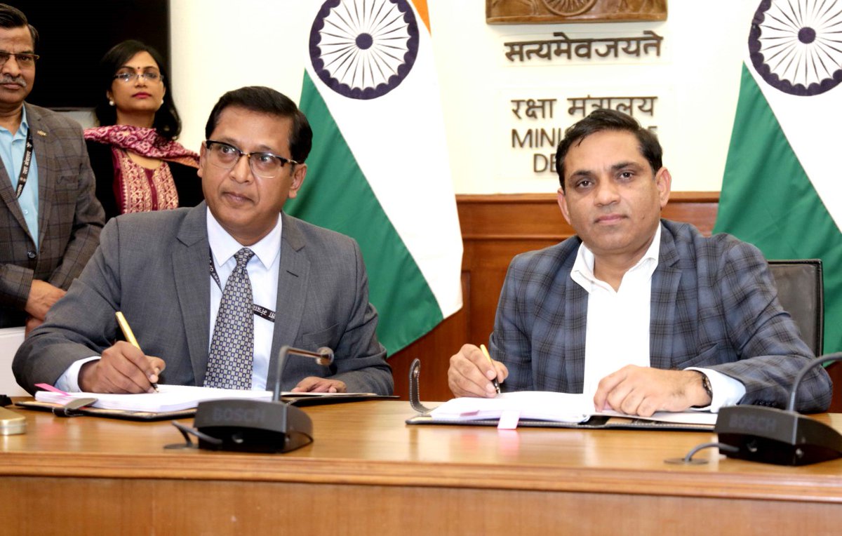 SpokespersonMoD's tweet image. Strengthening maritime defence! 🚢 
Ministry of Defence seals the deal with @BHEL_India  for 16 Upgraded Super Rapid Gun Mounts, a significant step towards enhancing @indiannavy&apos;s capabilities. ⚓️ 
#DefenceUpdate 
More: pib.gov.in/PressReleasePa…
@rajnathsingh 
@giridhararamane