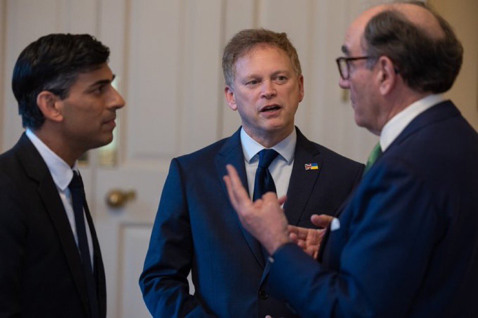 EmbSpainUK's tweet photo. PM @RishiSunak 🇬🇧announced at #GIS23 an additional £12 billion investment from Spanish company 🇪🇸@iberdrola @ScottishPower in #renewableprojects to reinforce #energysecurity and #netzero goals. https://t.co/bqTkNfRygI