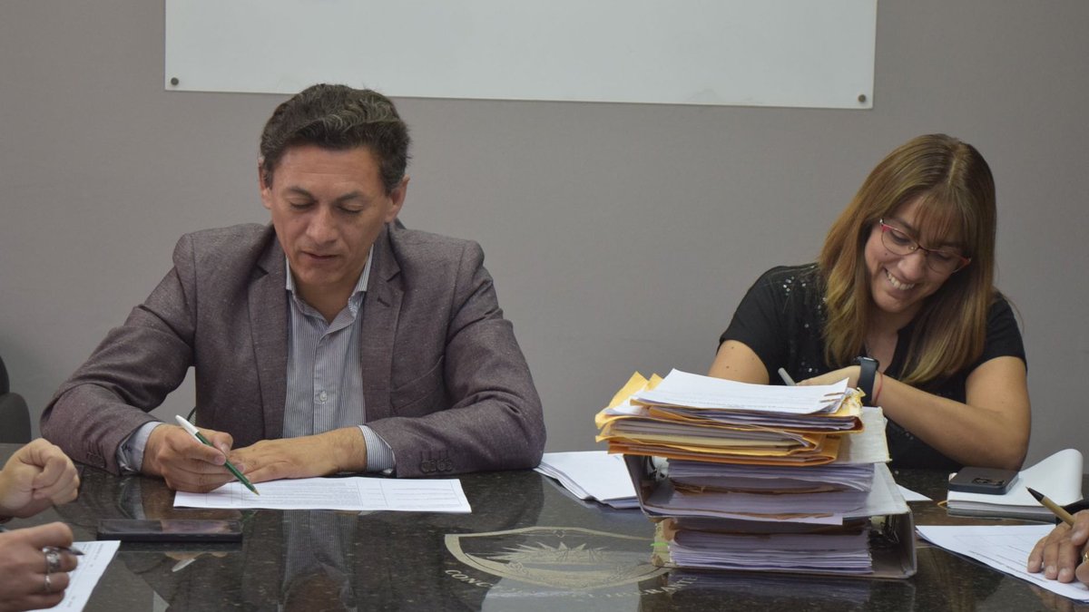 ConcejoMadryn's tweet photo. El concejal Dardo Petroli presidió la Comisión de Obras Públicas; Enzo Terrera, Gobierno y Leila Zanette, Acción Social. 

Los despachos serán puestos en consideración en la próxima Sesión del #ConcejoMadryn https://t.co/9luJe4FTqB