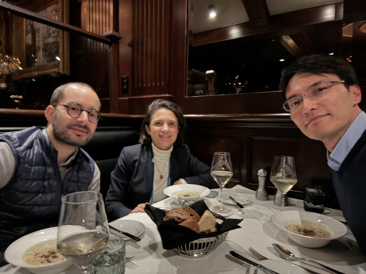 goki225's tweet photo. Such a joy to have Boston clam chowder with @ChhowallaL alumni :) @MatteviC @VoiryGroup #FMRS https://t.co/7insazuGKB