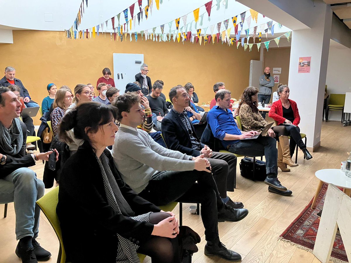 FrancoisDagnaud's tweet photo. #MoisdelESS: table ronde ce matin au Fab City Hub @Oasis21 @Paris19e de la rue de Mouzaia avec les acteurs engagés de l’économie circulaire, pionniers d’une nouvelle économie qui crée de la valeur en portant des valeurs au service des transitions écologique, sociale et citoyenne! https://t.co/zeHCmXulU0