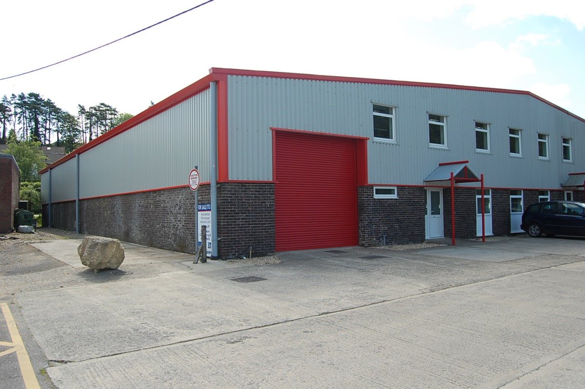 ShaneAtQuintons's tweet photo. Large Industrial/Warehouse unit available To Let  #Hungerford Trading Estate- https://t.co/hm9IKEVMlc https://t.co/ahkDaS7jhw