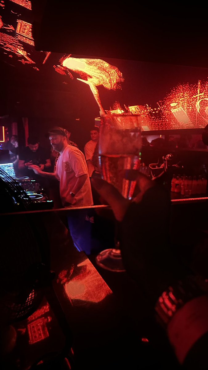 Lariiwalls's tweet photo. Raving🖤⛓️ https://t.co/S5mlecDi7P