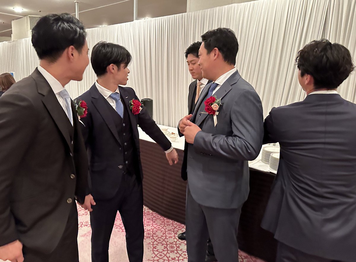 TigersDreamlink's tweet photo. NPB AWARDS控室での集合写真！撮り直し前の写真と合わせてお届けします(笑)
#NPBAWARDS
#近本光司 選手
#大山悠輔 選手
#中野拓夢 選手
#木浪聖也 選手
#村上頌樹 選手
#岩崎優 選手
#岡本和真 選手 https://t.co/a6JLtzBn4H