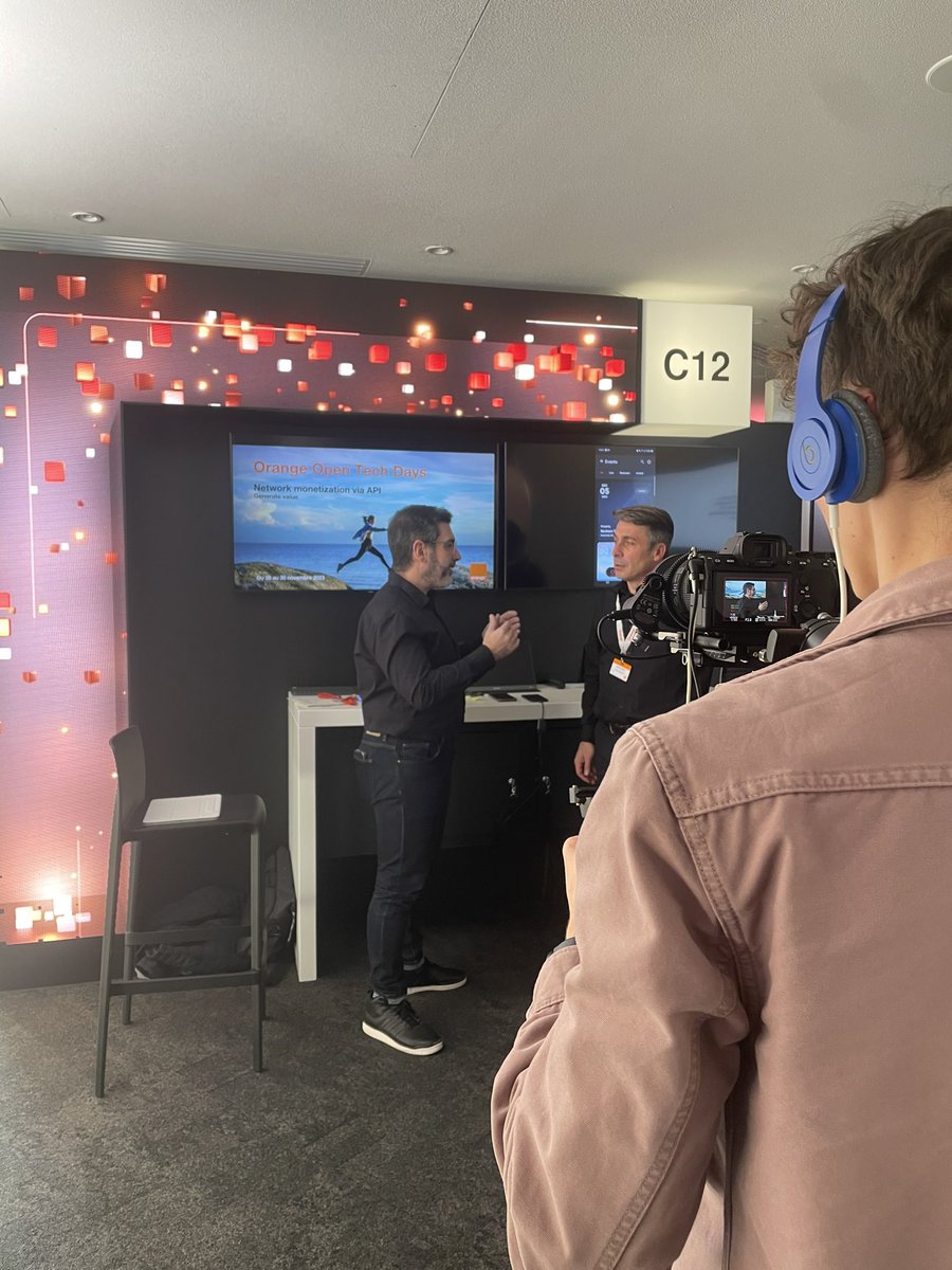 Orange Business (@orangebusiness) on Twitter photo Notre journée continue aux #OpenTechDays 👋 <a href="/Orange_Future/">Hello Future</a>
Et y’a même du <a href="/damiendouani/">damien douani </a> dedans 🤝 Notre journée continue aux #OpenTechDays 👋 <a href="/Orange_Future/">Hello Future</a>
Et y’a même du <a href="/damiendouani/">damien douani </a> dedans 🤝