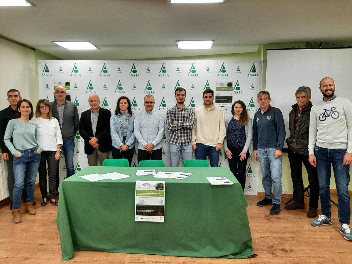 unileon's tweet photo. ⚛️ La XXI Semana de la Ciencia de Castilla y León registró cerca de 2000 participantes en la #Unileon. 

📰 https://t.co/NwOTt5cyu8 https://t.co/AsFVETGMUm