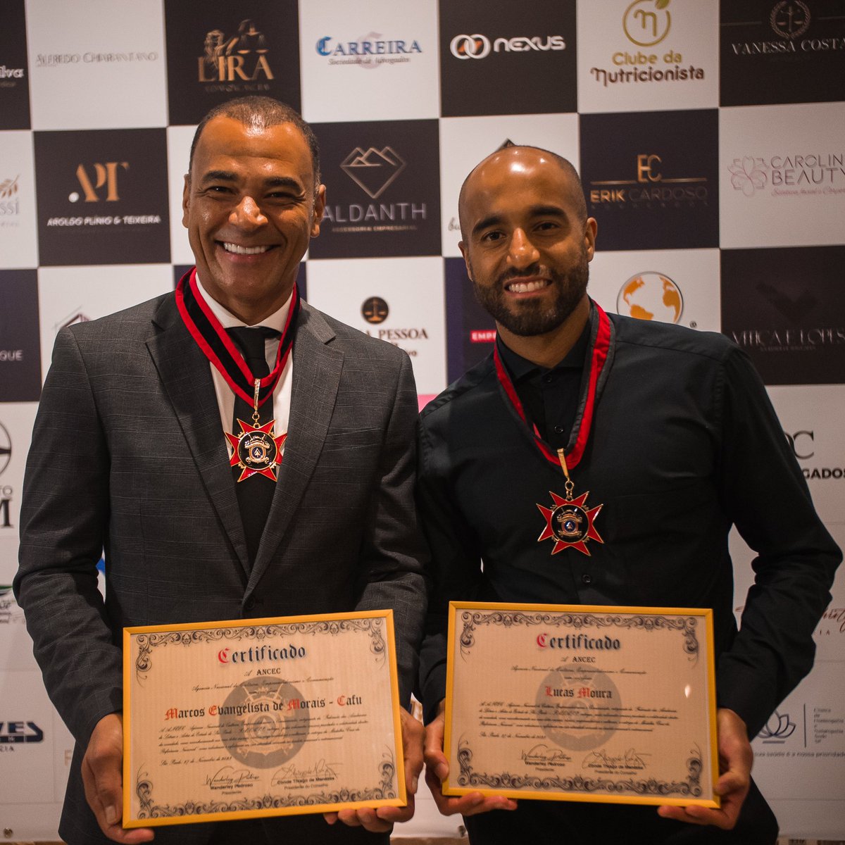 4ComM_bra's tweet photo. HOMENAGEADO!
.
Na noite da última segunda-feira, @LucasMoura7 foi homenageado pela ANCEC com o Selo Referência Nacional 2023!
.
Lucas retornou ao futebol brasileiro e foi fundamental para o São Paulo ser campeão da Copa do Brasil.
.
Parabéns, craque!#Talentos4ComM #SonheAlto https://t.co/BmyfUeBLuI