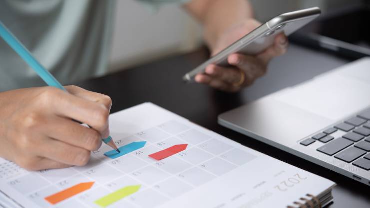 Prime de Noël, retraite complémentaire Agirc-Arrco... Le calendrier des virements de décembre bit.ly/47Ql3LR