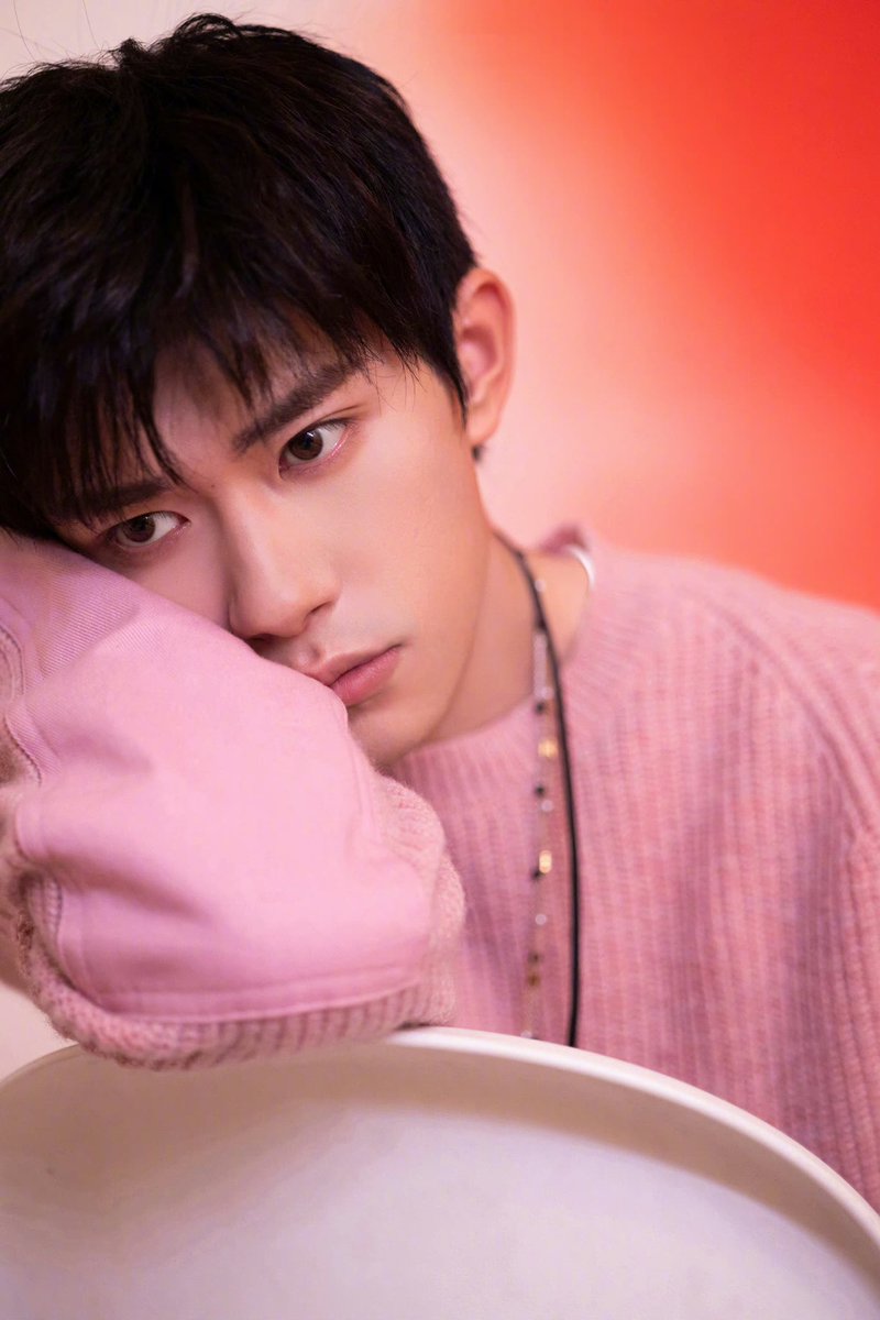 doeforjackson's tweet photo. Happy 23rd birthday! In the perfectly tipsy moments of being 23, continue to savor the joy of the present.

cr. 时尚先生Esquire

#易烊千玺 #易烊千璽 #JacksonYee #이양천새 #JacksonYi #YiYangQianXi #Qianxi #TFBOYS #TFBOYS易烊千玺 #刘艳芬手记 #易烊千玺新歌4%vol的河 https://t.co/IzEvfL47Dq