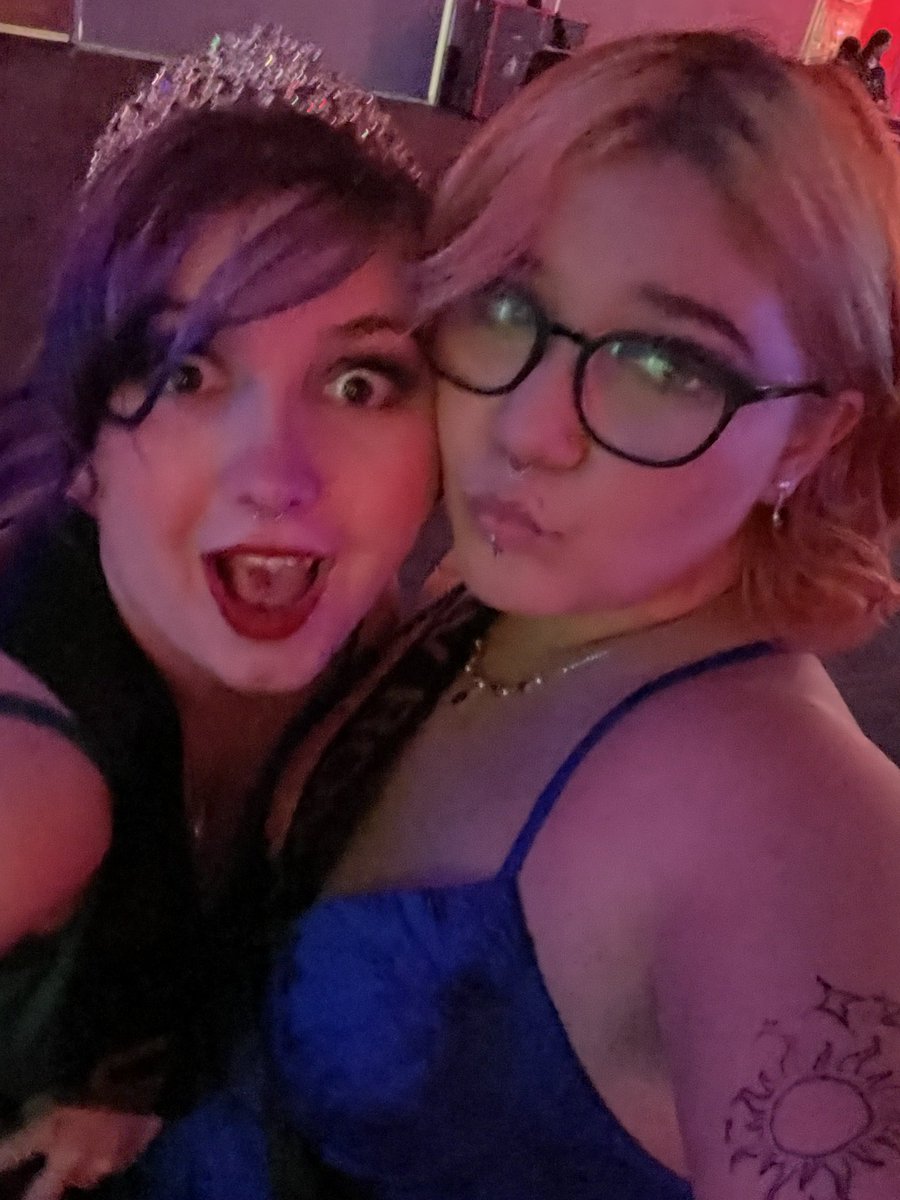 Kiwiprincess666's tweet photo. I miss prom with my beautiful bestie @newagedionysus we both looked amazing 

#nsfw #nsfw_acc #nsfw_twt #curvy #kinky #sub #switch #ddlg https://t.co/Y3hKgMhBNf