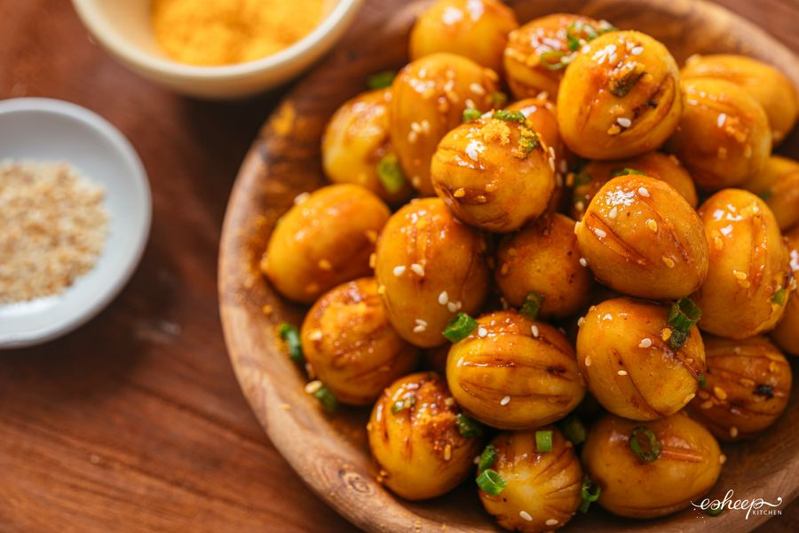 Dotheevolution3's tweet image. TRỨNG CÚT LẮC PHOMAI NGON MÊ MẨN VỚI NCKD
Trời ơi các “chiến thần” mỏ khoét hay bạn nào nhà có em nhỏ thì phải lưu ngay công thức này về nhé!
Tại sao lại có cái món ăn vặt nó vừa ngon, vừa dễ làm tại nhà thế này cơ chứ??
Tình hình là mình đã giã từ bộ môn…