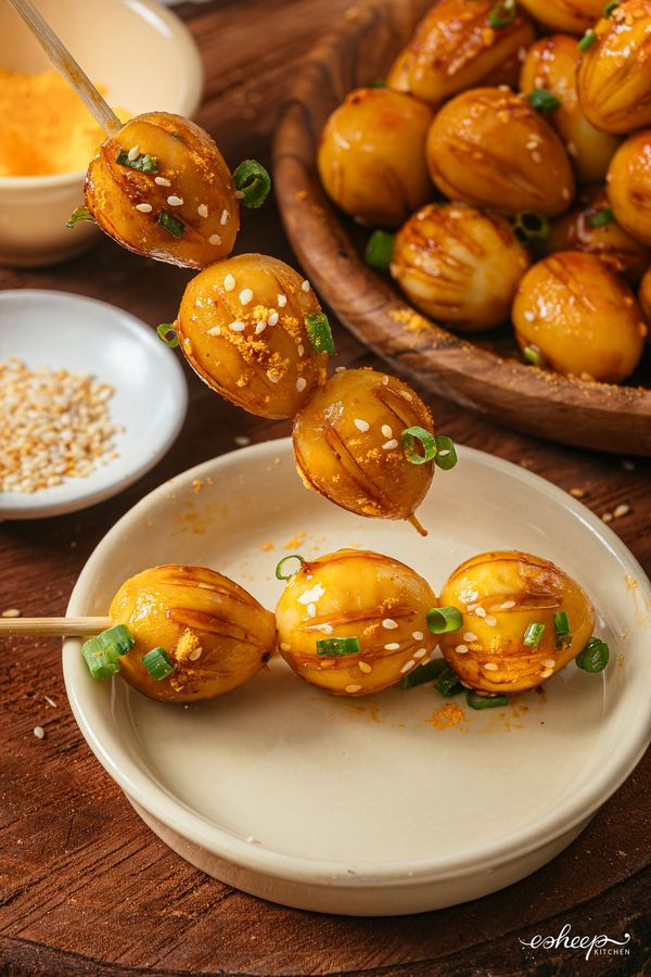 Dotheevolution3's tweet image. TRỨNG CÚT LẮC PHOMAI NGON MÊ MẨN VỚI NCKD
Trời ơi các “chiến thần” mỏ khoét hay bạn nào nhà có em nhỏ thì phải lưu ngay công thức này về nhé!
Tại sao lại có cái món ăn vặt nó vừa ngon, vừa dễ làm tại nhà thế này cơ chứ??
Tình hình là mình đã giã từ bộ môn…