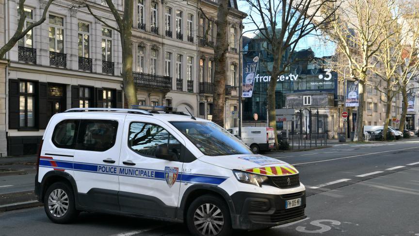 letudLibreLille's tweet photo. 🔴 Lille : Les locaux de France 3 Lille ont été évacués ce mardi en fin de matinée, après une alerte à la bombe visant l’établissement. Un périmètre de sécurité est mis en place entraînant la fermeture du boulevard de la Liberté. #etudiantlibre #France3 https://t.co/jAYBeWaTQK