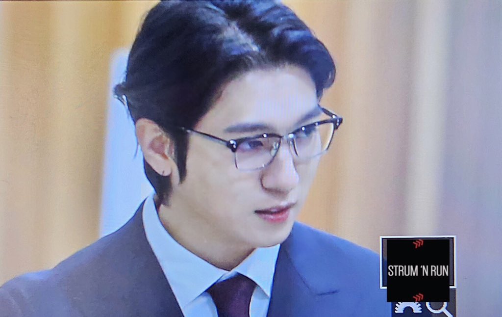 231128 데키라 출근

#성진 #Sungjin #데이식스 #DAY6

이거 교복 스타일이라고요??