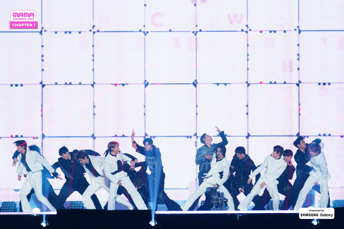 MnetMAMA's tweet photo. [#2023MAMA] #RisingSun by #tvxq! #동방신기 #riize #라이즈 @TVXQ @RIIZE_official

Wonderful performances from outstanding artists!😎✨
2023 MAMA AWARDS IS HERE!

ONE I BORN
2023 MAMA AWARDS

#MAMAAWARDS 
#2023MAMAAWARDS https://t.co/Clx2GhBUvy
