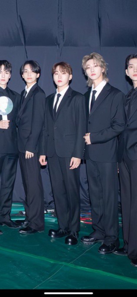 geniuswonu's tweet image. why does seungkwan have looney tunes shoes