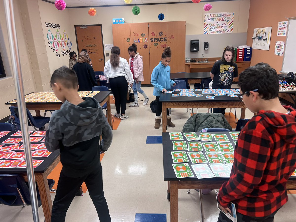 crayonsncursive's tweet photo. @nbamathhoops draft day at Bayshore Elementary! We are so excited to start this math program! https://t.co/SkmKsWpxId