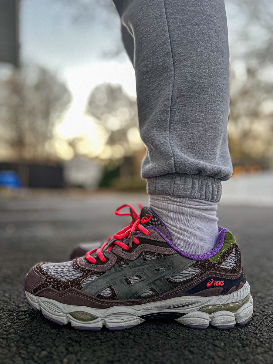 brttniann's tweet image. #KOTD : Bodega x Gel NYC ‘After - Hours’ 🌃

Good Morning 😃 
Good luck to everyone going for the early release of the Kobes Reverse Grinch 🎄❤️

#atmoscollectorsclub #asics #kicks #PhotographyIsArt #yoursneakersaredope #bodega