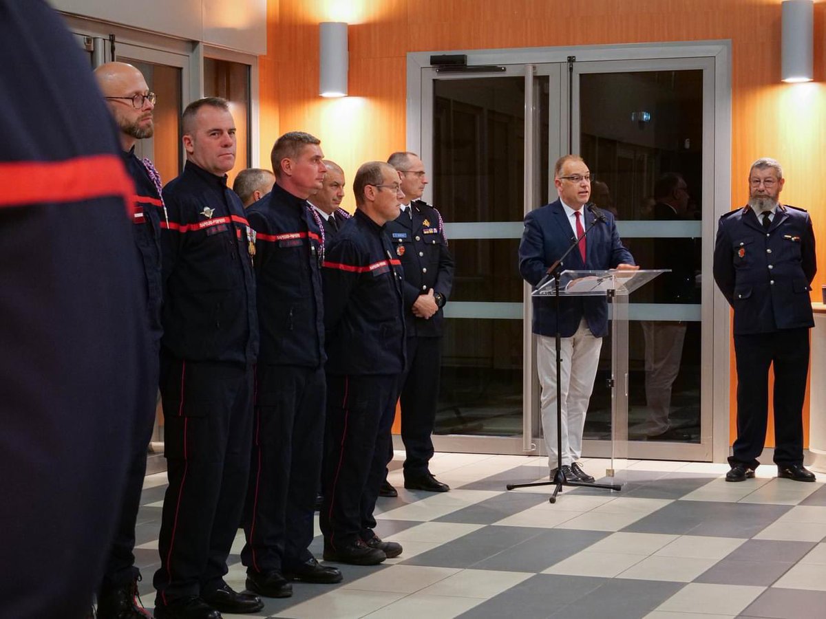 SDIS_89's tweet photo. 🇫🇷 Honneur aux @PompiersFR & fierté à Venoy, lors de la célébration de la #SainteBarbe, en présence de @BonnefondCh89, maire de la commune & #PCASDIS89.
👩🏻🚒Les #Pompiers ont été salués par les #Autorités pour leur témoigner leur reconnaissance pour leurs missions quotidiennes. https://t.co/6vfcegDUg6