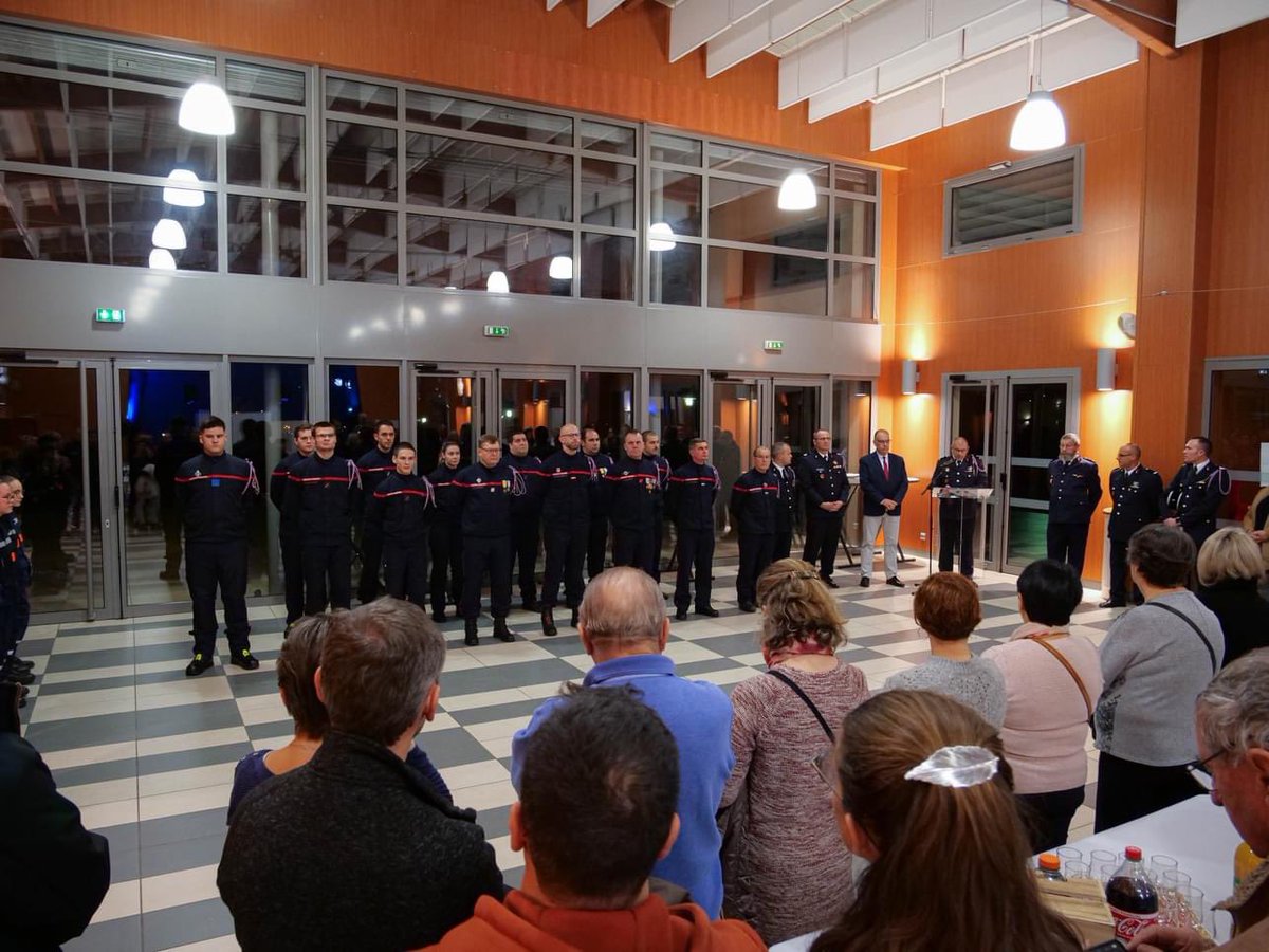 SDIS_89's tweet photo. 🇫🇷 Honneur aux @PompiersFR & fierté à Venoy, lors de la célébration de la #SainteBarbe, en présence de @BonnefondCh89, maire de la commune & #PCASDIS89.
👩🏻🚒Les #Pompiers ont été salués par les #Autorités pour leur témoigner leur reconnaissance pour leurs missions quotidiennes. https://t.co/6vfcegDUg6