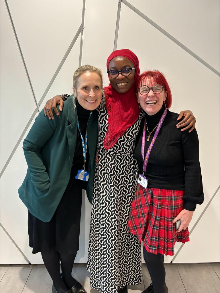 Congratulations to Hadi Ogunlayi who passed her PhD Viva today, thanks to her examiners Ciara O’Brien and Jamie O’Sullivan @RCSI_Research and her funders @MCRCnews @CRUKresearch @UoM_DCS 👇🏻l to r: Ciara, Hadi and Cliona Kirwan PhD supervisor par excellence @MCRBreastCentre