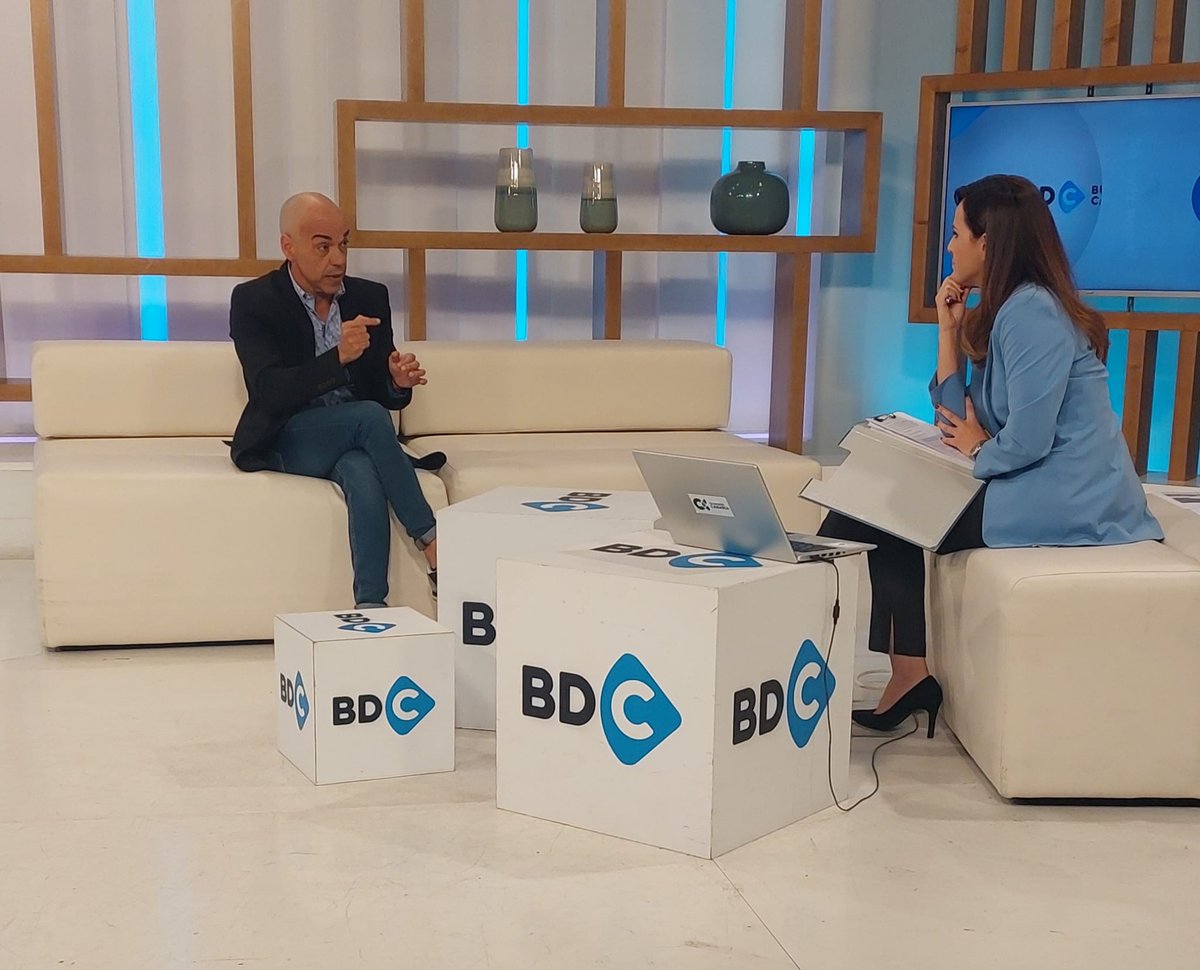 Buenos Días Canarias (@bdcanariastv) on Twitter photo #ansiedad #social
Un trastorno que supone la dificultad para estar en público: la persona se siente observada y juzgada y eso le condiciona su vida diaria. Trabajo, escuela o relaciones con los demás se ven afectados.
🗣️<a href="/jriveroperez/">Jose J. Rivero</a> es psicólogo.
youtube.com/watch?v=tdGKcF… #ansiedad #social
Un trastorno que supone la dificultad para estar en público: la persona se siente observada y juzgada y eso le condiciona su vida diaria. Trabajo, escuela o relaciones con los demás se ven afectados.
🗣️<a href="/jriveroperez/">Jose J. Rivero</a> es psicólogo.
youtube.com/watch?v=tdGKcF…