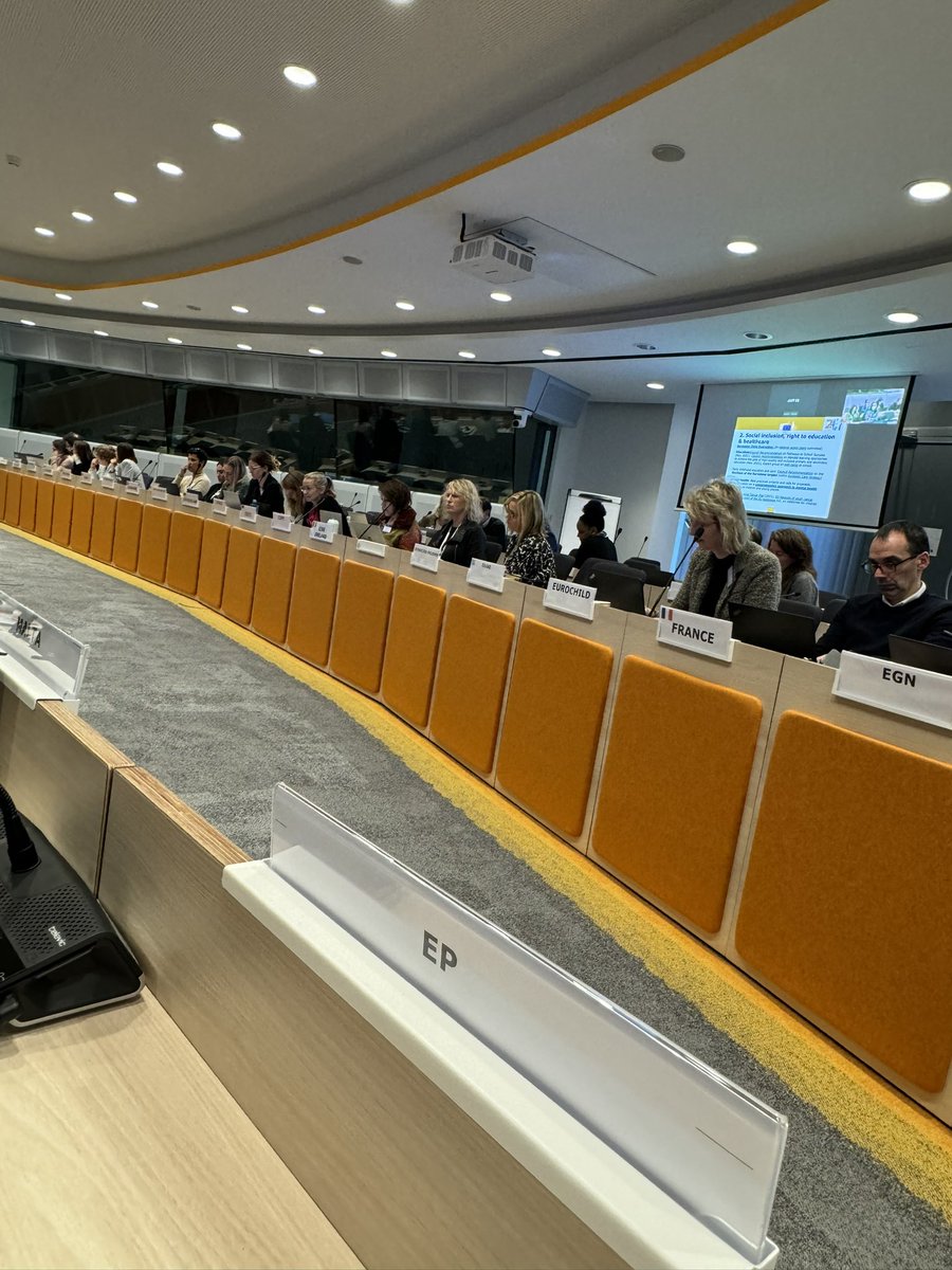 3rd MTG of the EU Network for Children’s Rights w/representatives of EU MS
Great progress☑️the EU Child Participation Platform is alive & kicking - child participation means representation:let’s ensure a meaningful #childparticipation is done in a structural & stable fashion /1