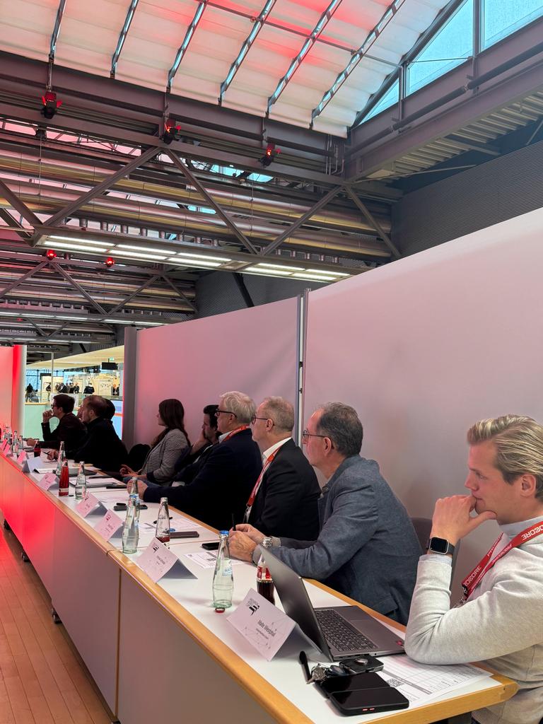 The <a href="/IWCNavispace/">Innovation World Cup® Series</a> Finalist pitches started again. Join us at #BIM Town #Innovation Stage. Let's see who will make it to the Finals! 🫣