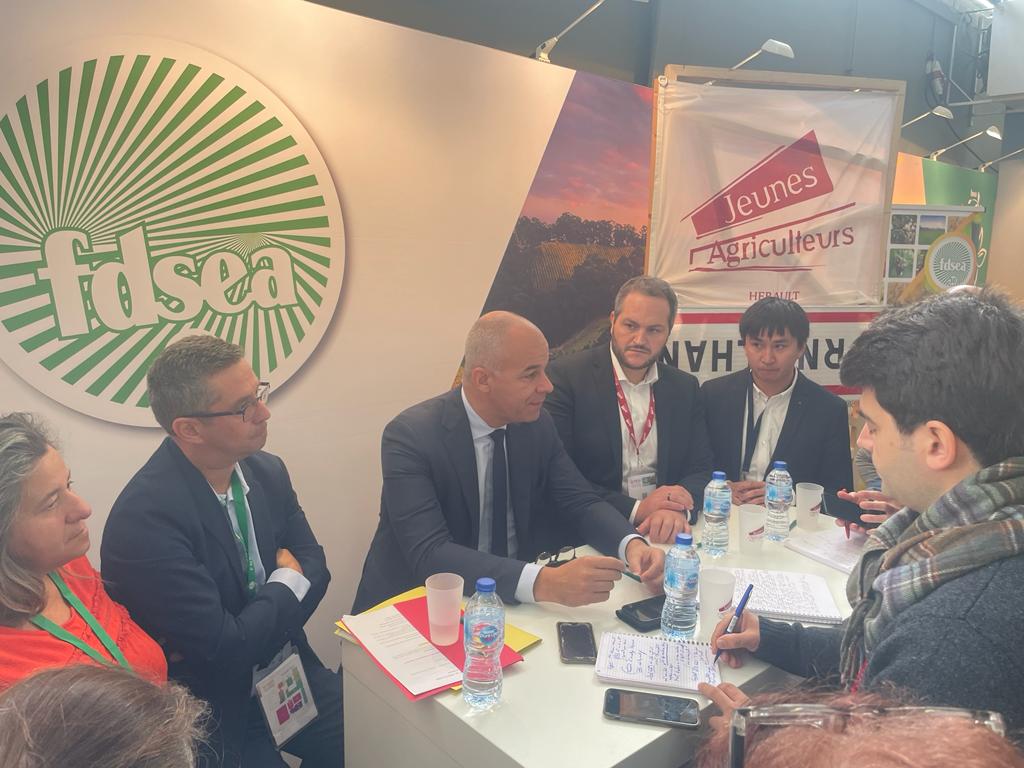 🧶[#SITEVI] Conférence de presse - <a href="/rousseautrocy/">Arnaud Rousseau</a> revient sur notre mobilisation #onmarchesurlatete avec <a href="/JeunesAgri/">Jeunes Agriculteurs</a>: "Plus de 80 départements se sont mobilisés. cet élan a eu un point d’orgue à Narbonne avec le monde viticole &amp; se poursuit encore cette semaine."#agrisouspression
