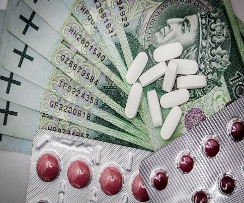 pawel_research's tweet photo. Lista lekarzy współpracujących z AstraZeneca oraz Pfizer oraz ich wynagrodzenie👇

Myślę, że bez problemu znajdziesz lekarza 💉 ze swojego miasta.

1. Pfizer
https://t.co/5RfGAy2RA8

2.AstraZeneca
https://t.co/qWcyDXJfMm

#covid #pandemia