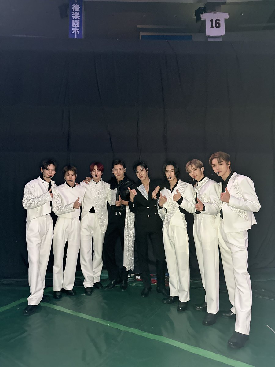 TVXQ's tweet photo. 2023.11.28 MAMA AWARDS with RIIZE

#동방신기 #TVXQ! #東方神起
#유노윤호 #UKNOW #최강창민 #MAXCHANGMIN
#RIIZE #라이즈 
#2023_MAMA_AWARDS https://t.co/Oi3tHimff4