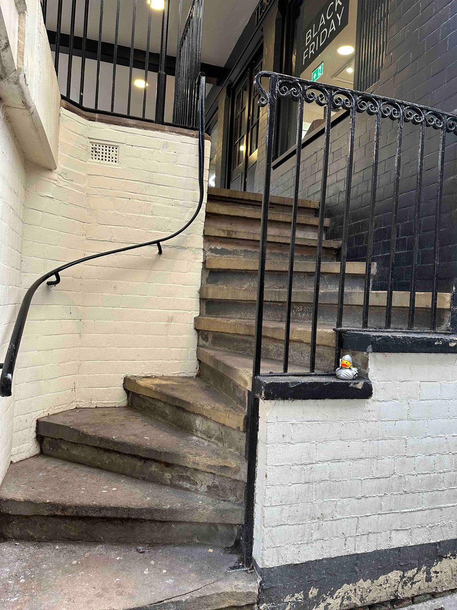 DiscoverDeva's tweet image. In honour of #givingtuesday , we have hidden this rubber duck somewhere in Chester…if you find him, bring him to Sick to Death and you will win 2 free dual tickets for Sick to Death and Deva Roman Experience! 🦆 

Happy Hunting! Tag us in a pic if you find him! ⚔️