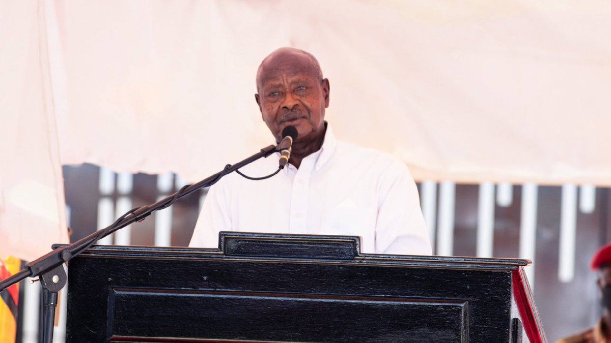 'Market is part of the business. If the manufacturer can't sell, that business will go bankrupt. You have 46 million people here who are all consumers of such products & services.' - H.E @KagutaMuseveni 
 
#MHSUnveils | #MalariaTestKit | #HIVTestKit | #PharmaManufacturing