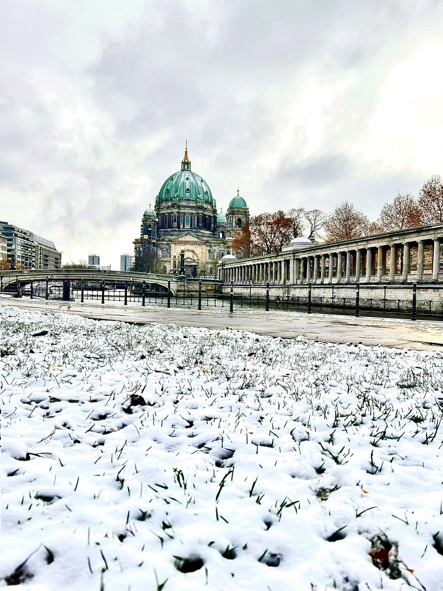 First snow in Berlin ❄️🤍☃️
