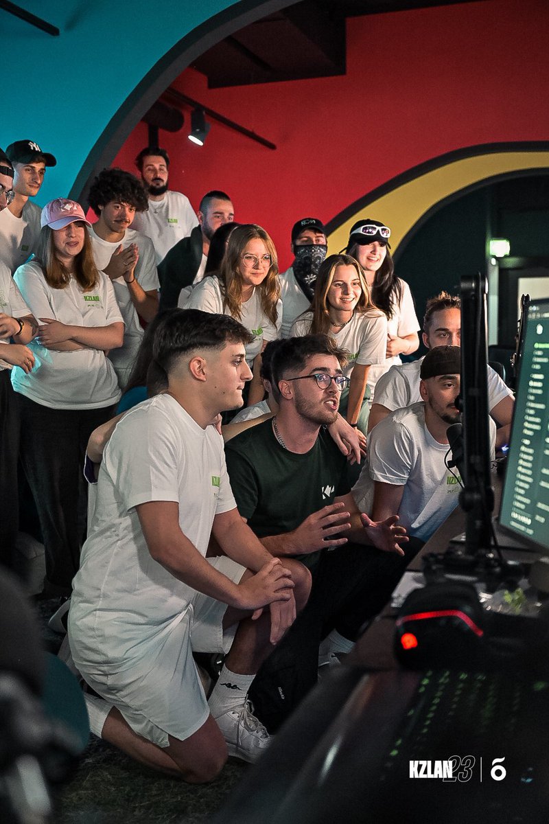 Difficile de trouver les mots après un événement aussi incroyable, un week-end hors du temps que je n’oublierai jamais.

Je suis tellement reconnaissante d’avoir pu participer à cette dernière KZ LAN, et d’avoir pu rencontrer des personnes adorables.

Un seul mot me vient: Merci