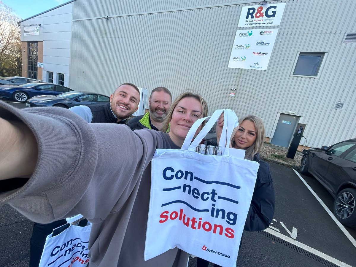 hospiping's tweet photo. Afternoon all at #NetworkNorthEast
Four of our staff are on their travels today at the R&G National Distribution Centre in Lincoln - they're having training on #Intertraco products (and picking up a few freebies). π https://t.co/oGyTKBSORm