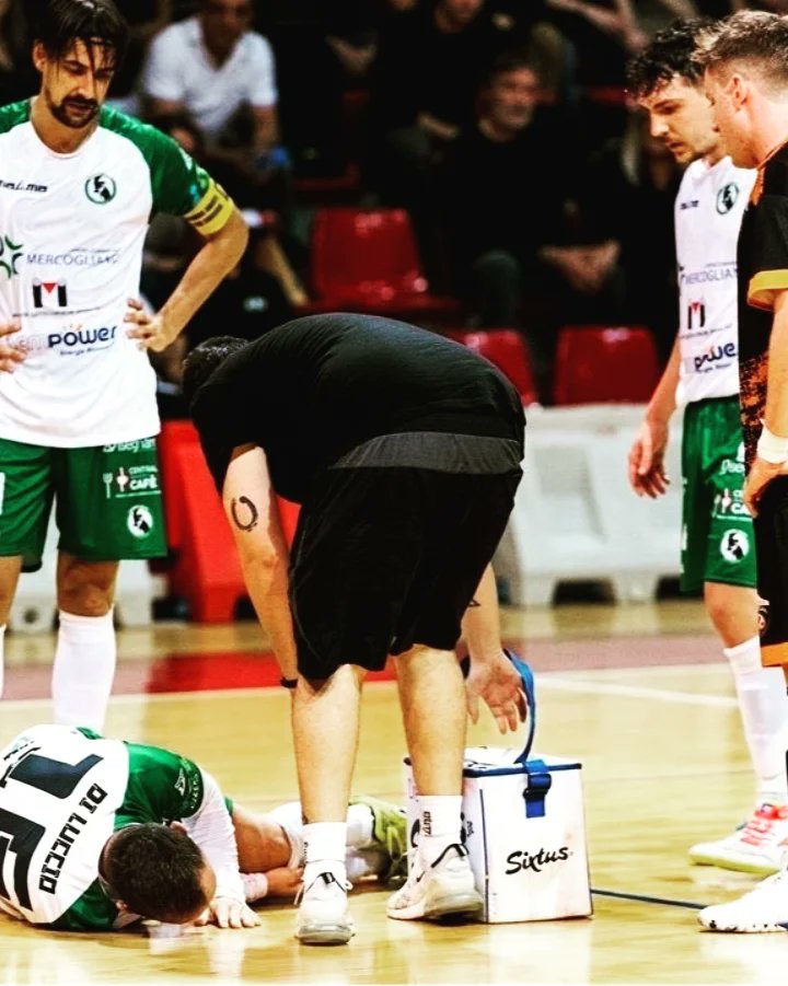 Manupapa1995's tweet photo. #WORK
#MASSAGGIATORE
#FUTSAL https://t.co/Ph4Fu0ytUY