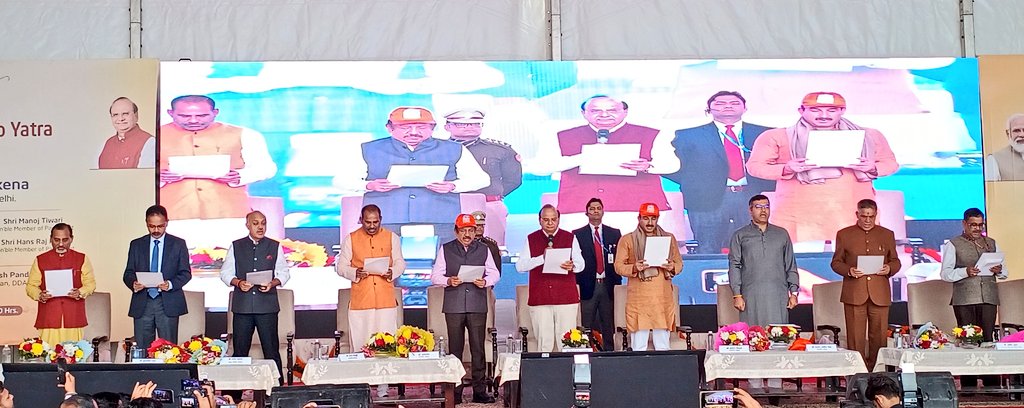 AjayMahawarBJP's tweet photo. आज @narendramodi जी के विकसित भारत संकल्प को साकार करने के लिए @LtGovdelhi विनय कुमार सक्सेना जी ने #ViksitBharatSankalpYatra को हरी झंडी दिखाई।
@BJP4Delhiअध्यक्ष@Virend_Sachdevaजी, सांसद@ManojTiwariMPजी,@drharshvardhanजी,@p_sahibsinghजी,@rameshbidhuriजी के साथ मैं भी साक्षी रहा। https://t.co/qyVLZCBmVl