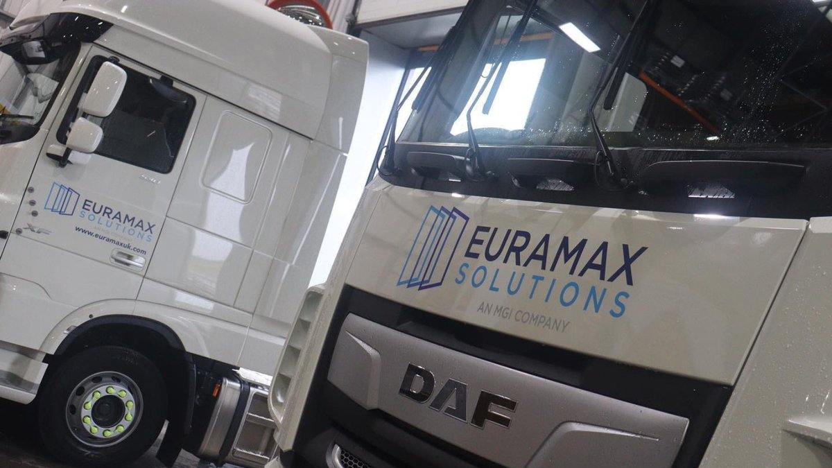 EuramaxSolution's tweet photo. At our state-of-the-art facility, we deliver a product every two and a half minutes. ⏲️

With a deep understanding of both the commercial and residential sectors, we're here to cater to the unique needs of our valued customers. 

https://t.co/Ujwz9WLp12 

#Euramax https://t.co/0RsJdTahal