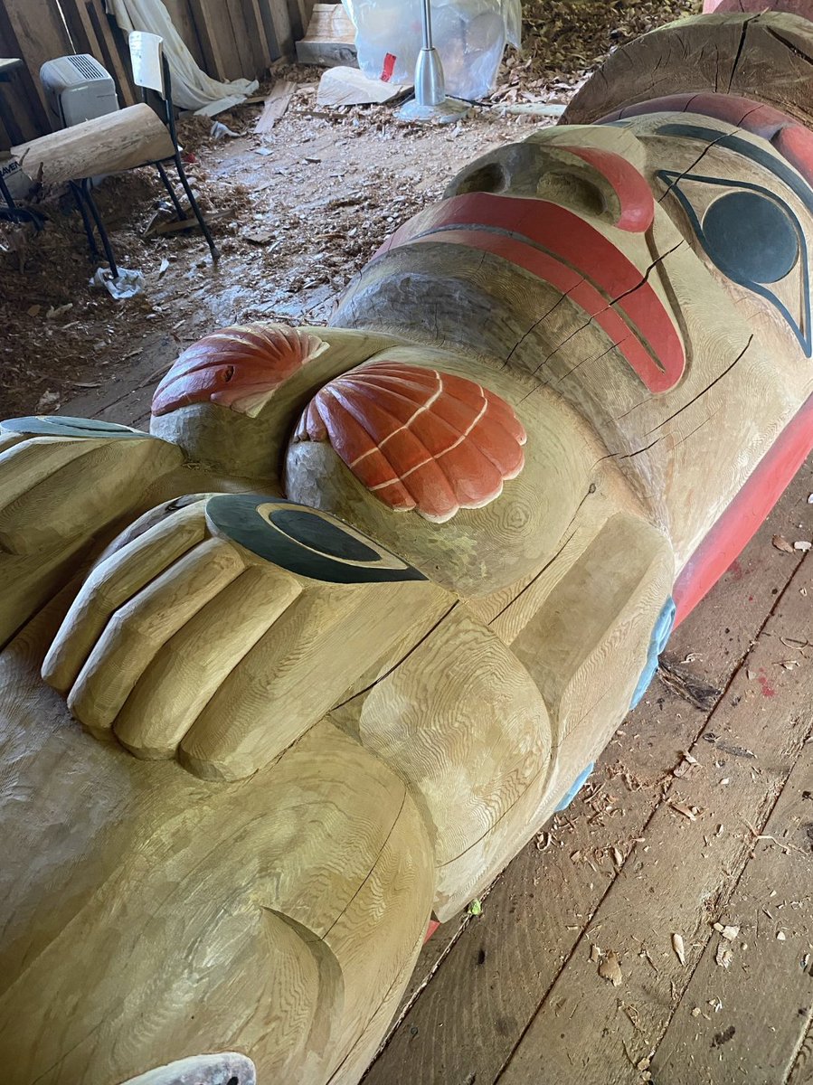 WanderingSal's tweet photo. detail of a modern Haida totem pole being carved by an artist on Haida Gwaii. For @BBCRadio4 I report on the resurgence of pole-carving, and what it means for this ancient indigenous nation; on #FooC soon https://t.co/Es4hW23lAm