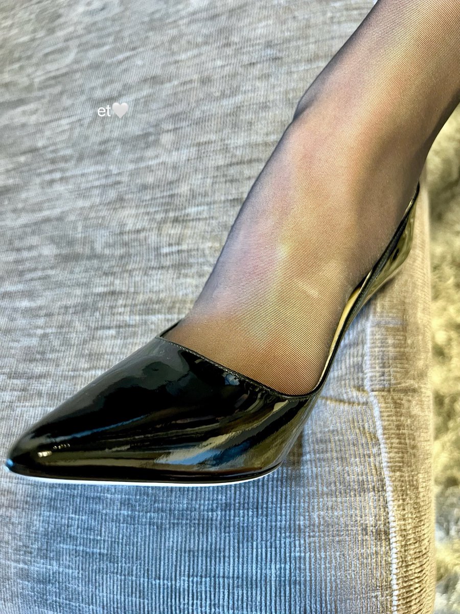 おやすみなさい⭐🌙💤
ジミーチュウのハイヒールとストッキングの脚👠
ヒールは綺麗だなぁ💖
#JimmyChoo #ハイヒール #ストッキング #パンスト https://t.co/AWyg5LWEtM