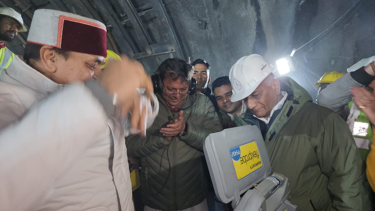 pushkardhami's tweet photo. सिलक्यारा टनल में चल रहे रेस्क्यू ऑपरेशन में बड़ी सफलता मिली है, पाइप पुशिंग का कार्य मलबे के आर-पार हो चुका है। अब श्रमिकों को सुरक्षित बाहर निकालने की तैयारी शुरू कर दी गई है। https://t.co/wCMZrWSRSn