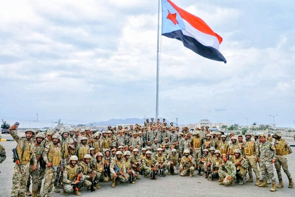 كما هزمنا  مليشيا الحوثي على ارض الجنوب ستهزم  القوات البحرية الجنوبيه مليشيا الحوثي في البحر  والممرات الدوليه وسترسخ الامن والاستقرار برا وبحرا فعلى المجتمع الدولي دعم قواتنا الجنوبيه وهي كفيله بتاديب الارهاب .
#الحوثي_يهدد_الملاحه_الدوليه