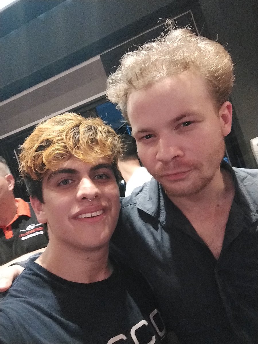 Sebsrivs1's tweet photo. Ayer vivi una noche tan surreal que me desperté creyendo que era un sueño https://t.co/AOmFmC3D4v