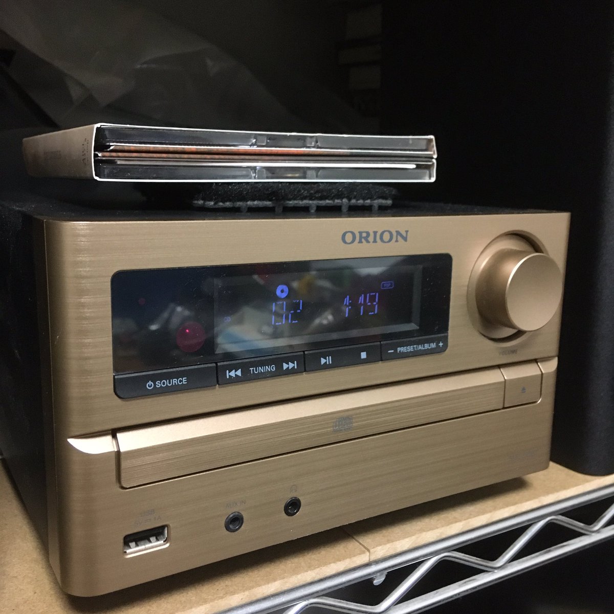 AIz20220731's tweet image. ここ数年CDを聴くことにハマりダイレックスに売ってる1万くらいのORIONてコンポを買い直し、それなりの音で聞いてました

で、たまたまJBLのスピーカー がAmazonでめっちゃ安い事を知り買ってみました

今日届いて繋げ聞いてみると
ヤベーくらい上質な音になった
さすがJBL
#JBL #A120 #ORION