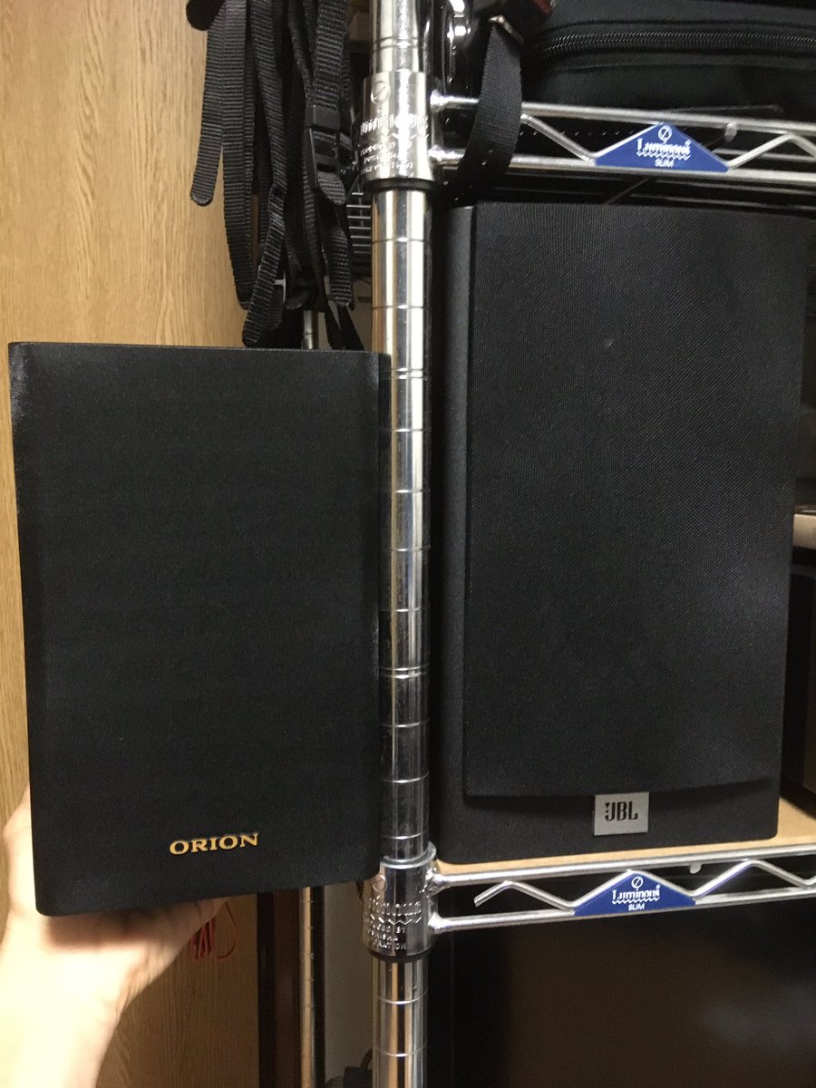 AIz20220731's tweet image. ここ数年CDを聴くことにハマりダイレックスに売ってる1万くらいのORIONてコンポを買い直し、それなりの音で聞いてました

で、たまたまJBLのスピーカー がAmazonでめっちゃ安い事を知り買ってみました

今日届いて繋げ聞いてみると
ヤベーくらい上質な音になった
さすがJBL
#JBL #A120 #ORION