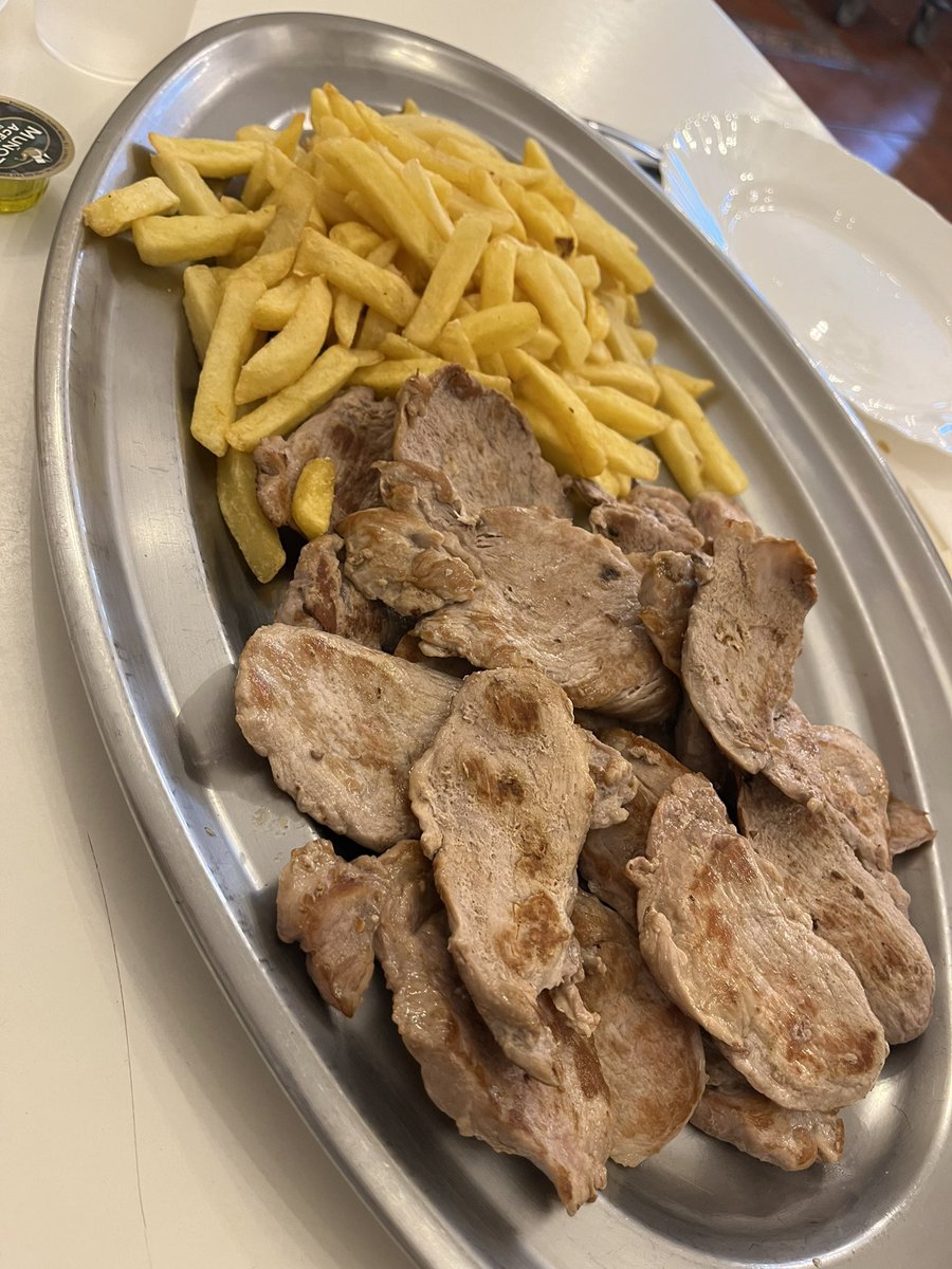iesolacisterEng's tweet photo. Para empezar con buen pie el día hemos tenido coreografías y talleres en inglés. Luego, a reponer fuerzas con una deliciosa comida @ESFundacion, antes de las actividades de escalada y deportivas que tendrán lugar por la tarde. #Pradoluengo #LearnEnglish https://t.co/lGBVprXnwr