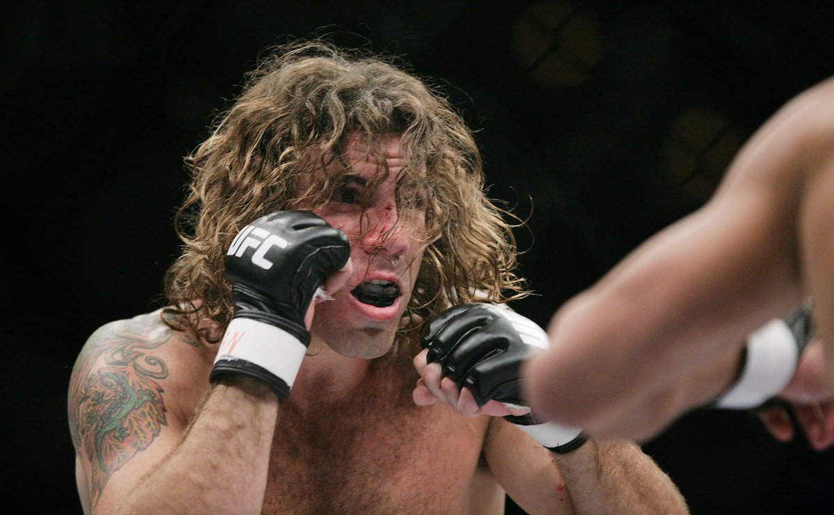 #Ylilyönti-agendaa loppuviikolle: Laji- ja tyyli-ikoni Clay Guida ottaa uransa 36. UFC-ottelun,  ei jätä ketään kylmäksi. Ja onhan siellä myös vähintään kelvollinen Dariush vs Tsarukyan. Paljon puitavaa - kysyttävää, kommentteja, puheenaiheita? <a href="/JaakkoDahlbacka/">Jaakko Dahlbacka</a> #UFCfi #FinnMMA