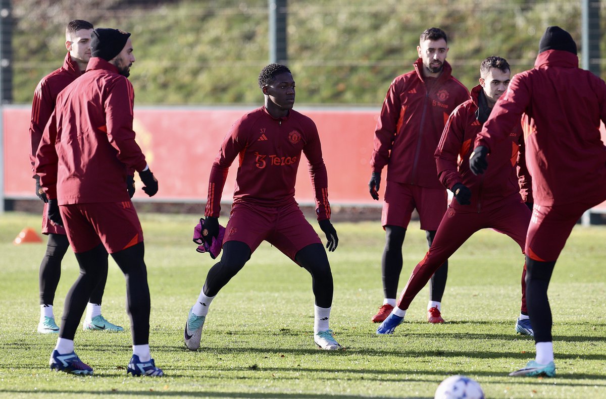 Kobbie Mainoo watches on in training.